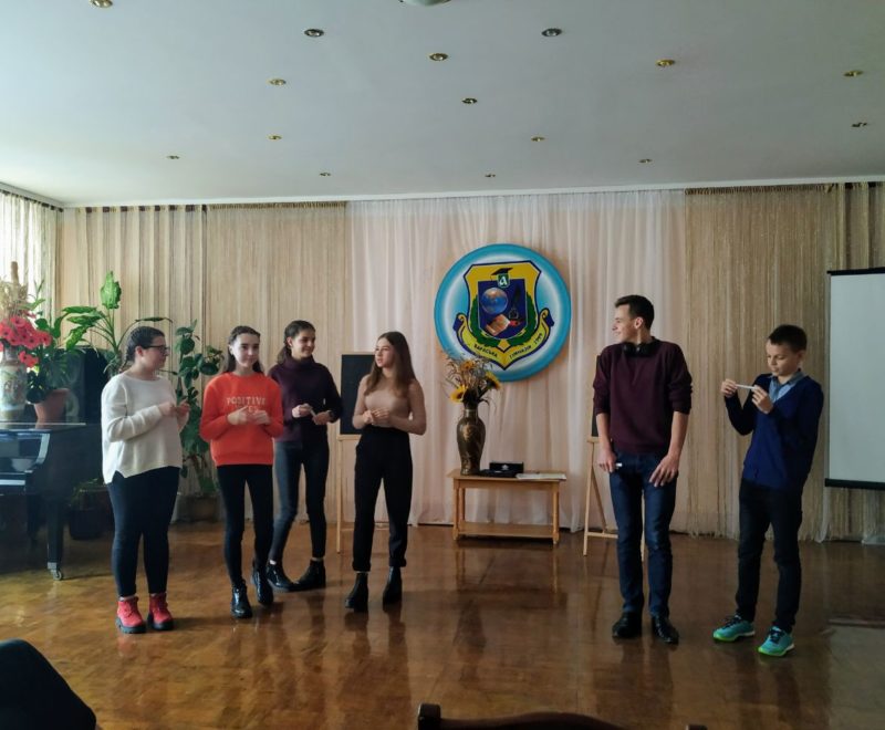 photo5359779166188317742