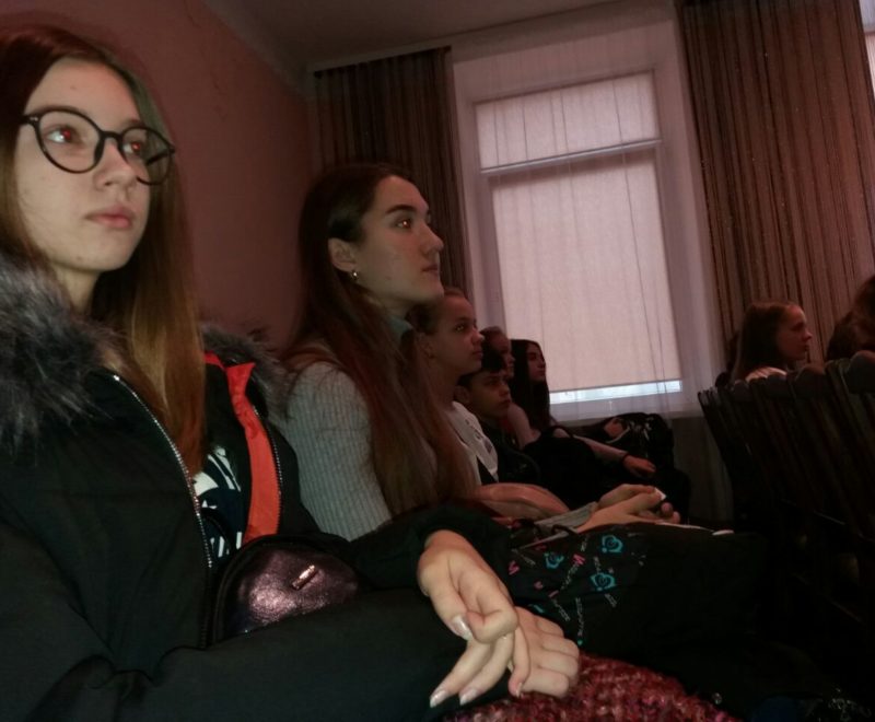 photo5402543313740999484